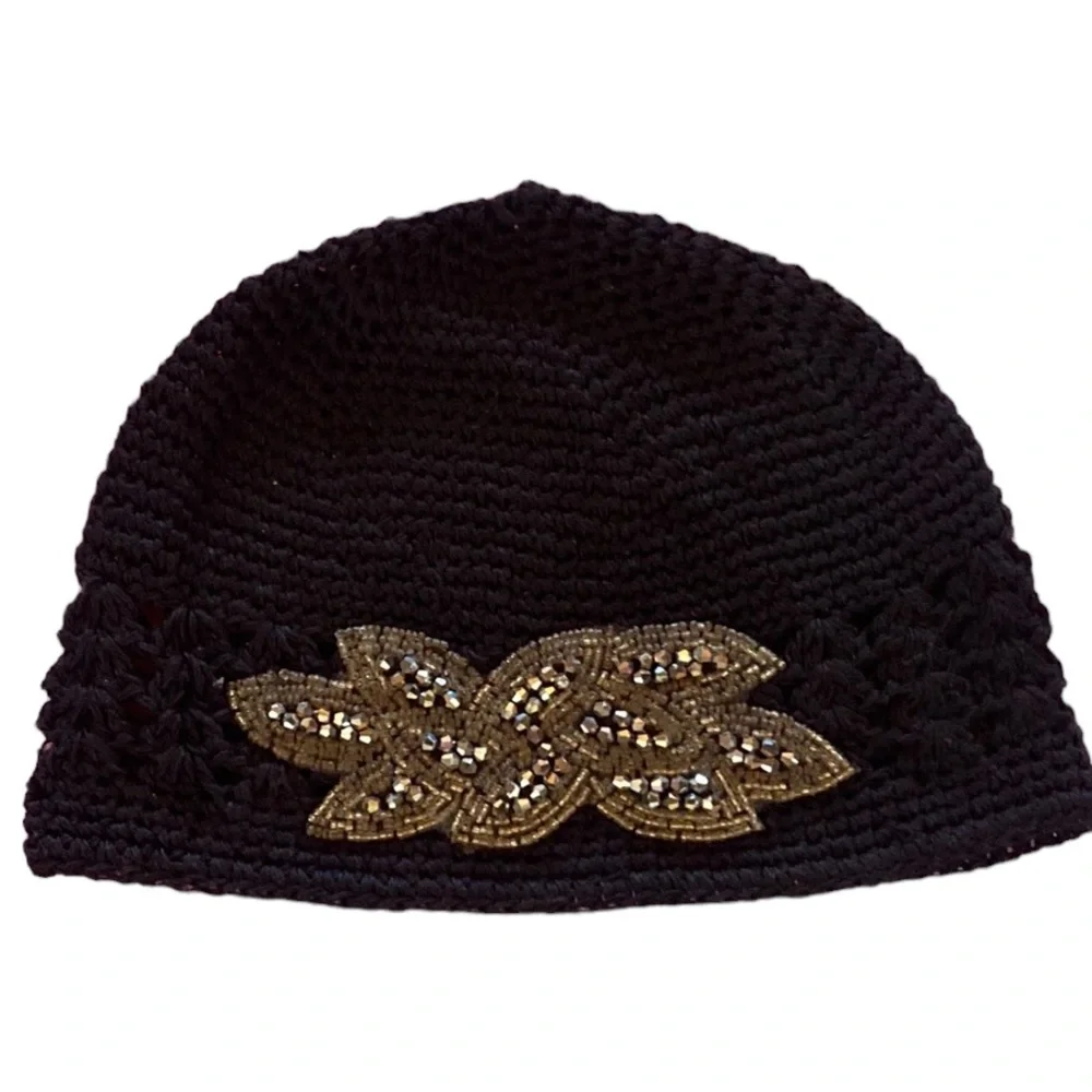 - Vintage Girls Junior Black Knit Hat Beanie Embellishment Excellent Condition!